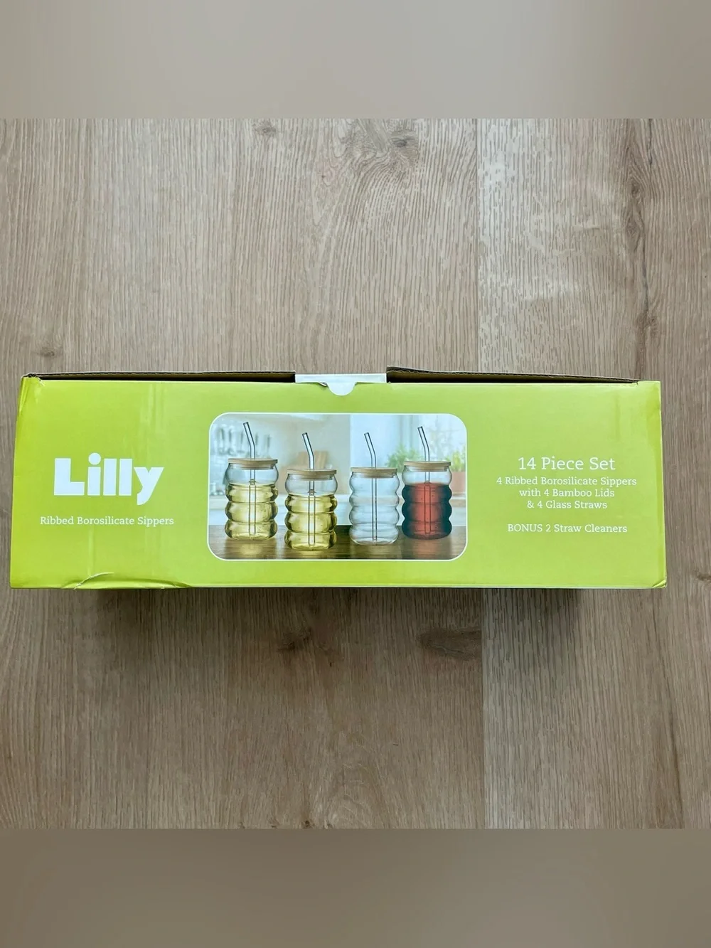 NWT Lilly Ribbed Glass Sippers with Bamboo Lids and Glass straws, 18 oz Set of 4